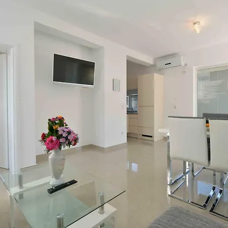 Bilanovic Apartment Tisno