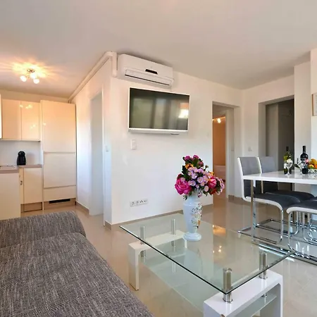 Bilanovic Apartment Tisno