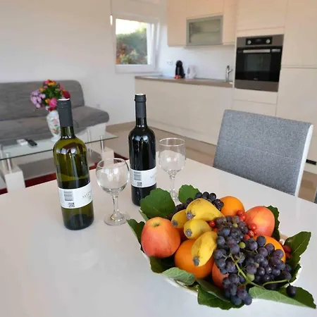 Bilanovic Apartment Tisno