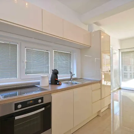 Bilanovic Apartment Tisno