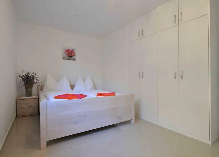 Bilanovic Appartamento Tisno